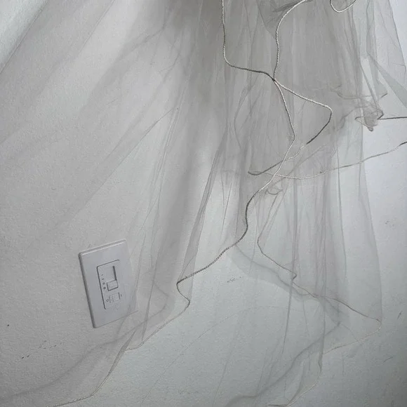 Vintage Handmade Bridal Veil Adorned With Lace And Pearls approx 40 in - Picture 4 of 8